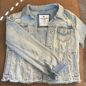 Abercrombie Kids Faded Blue Denim Jacket
Size 11/12